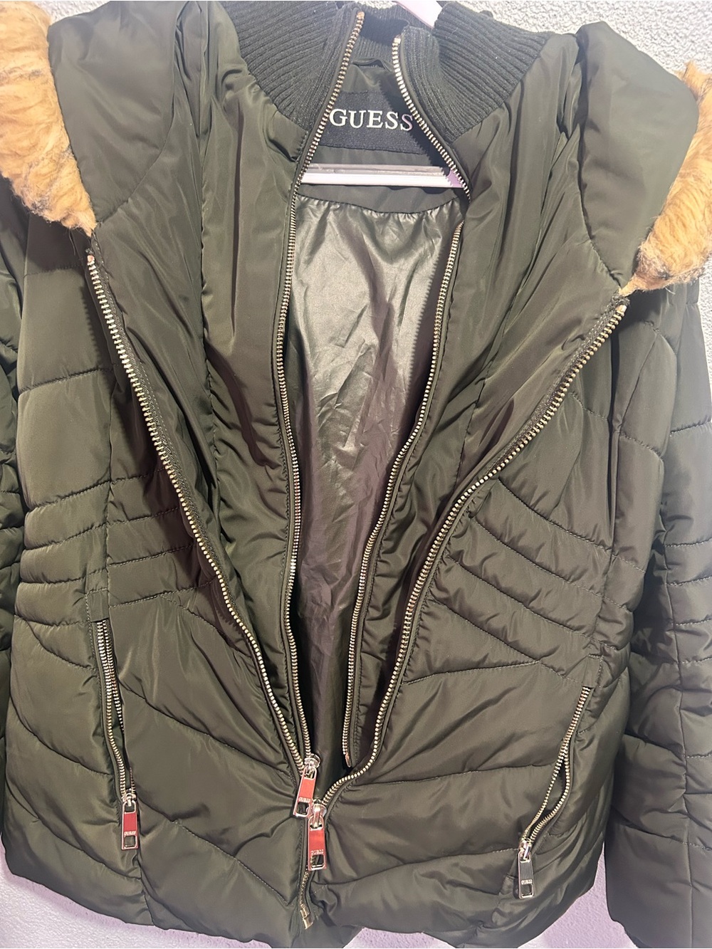 Guess women’s green faux fur puffer  hooded coat size large - Picture 7 of 13